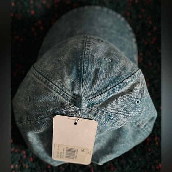 RARE LEVI’S NWT Acid Wash Cap in Pale Blue